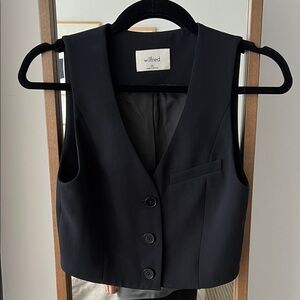 Aritzia Crepe Vest in Black. Size XS. Worn once!